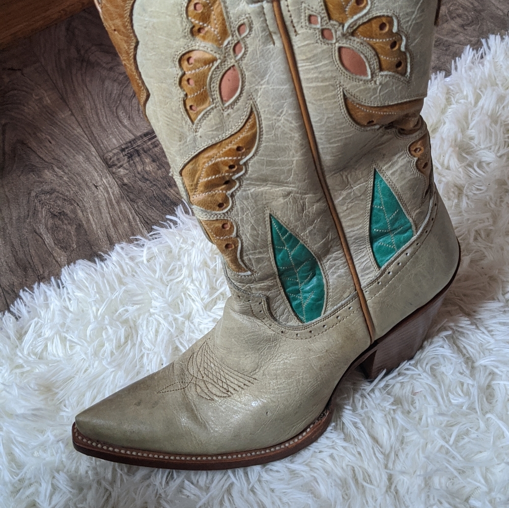 Boots - Picture 5 of 7